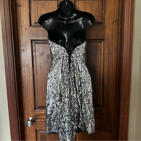 NWT! H&M Sequin Lace Up Back Dress Size XXL - Picture 4 of 5